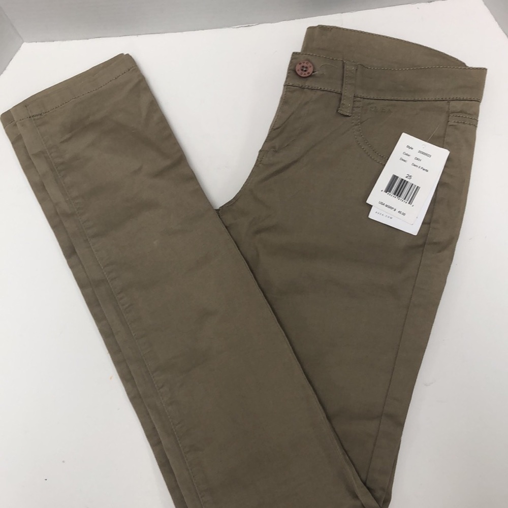 RVCA tan skinny pants are NWT.